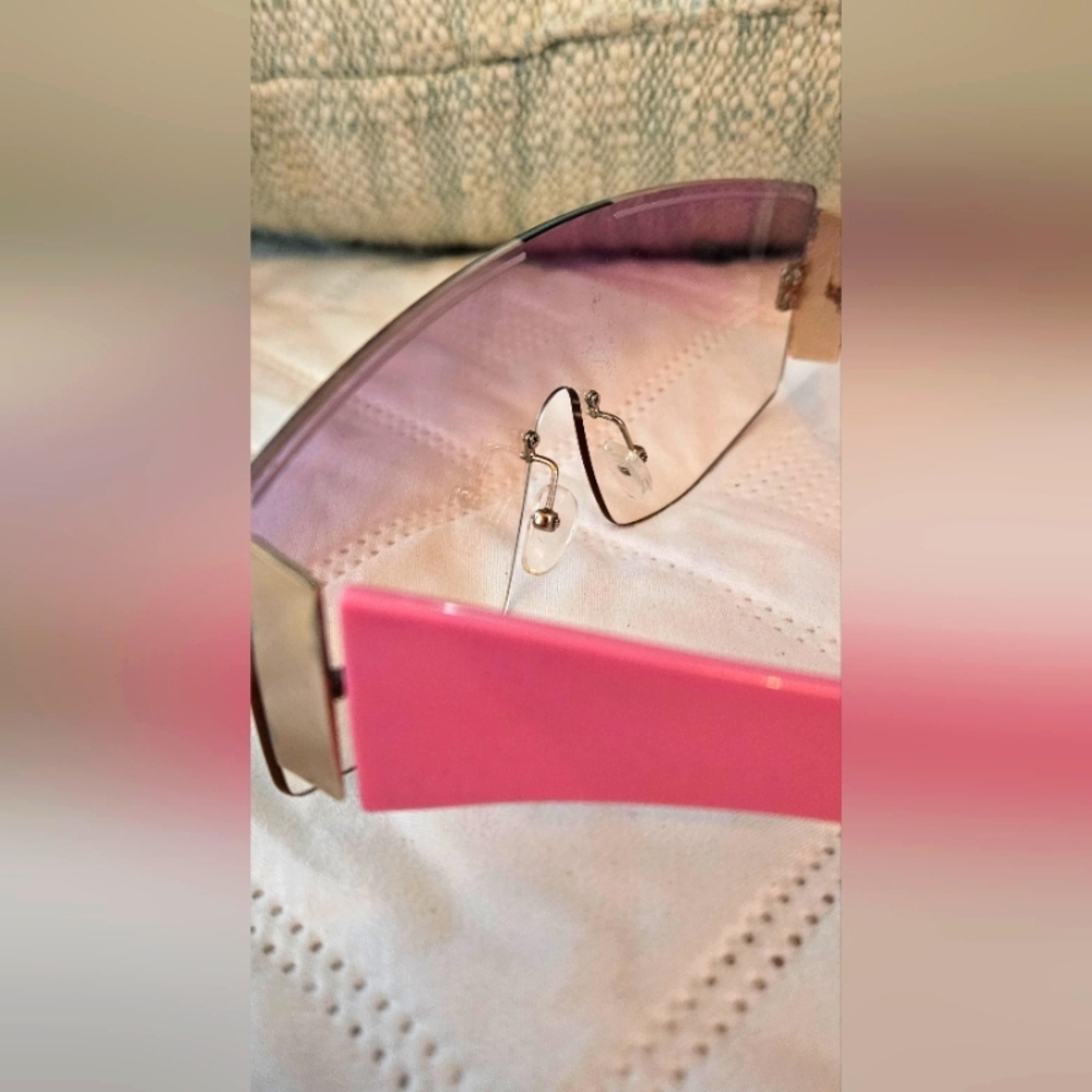 πStylish Oversized Pink Gradient Hot Pink Frame Sunglasses π - Picture 6 of 6